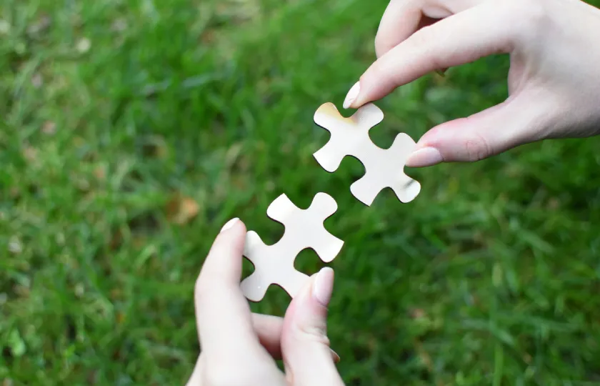Advancing learner agency through partnership: CAST and ReadSpeaker - female hands holding 2 pieces of the puzzle