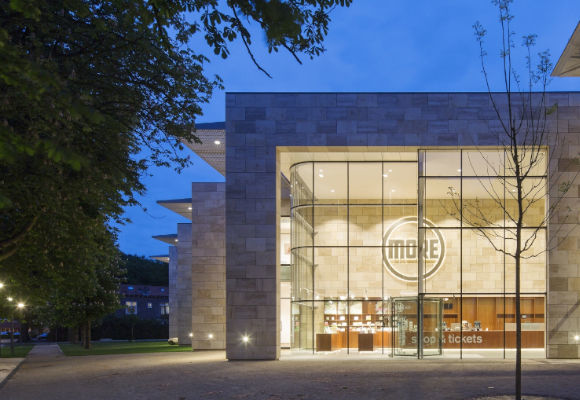 Het gebouw van Museum More